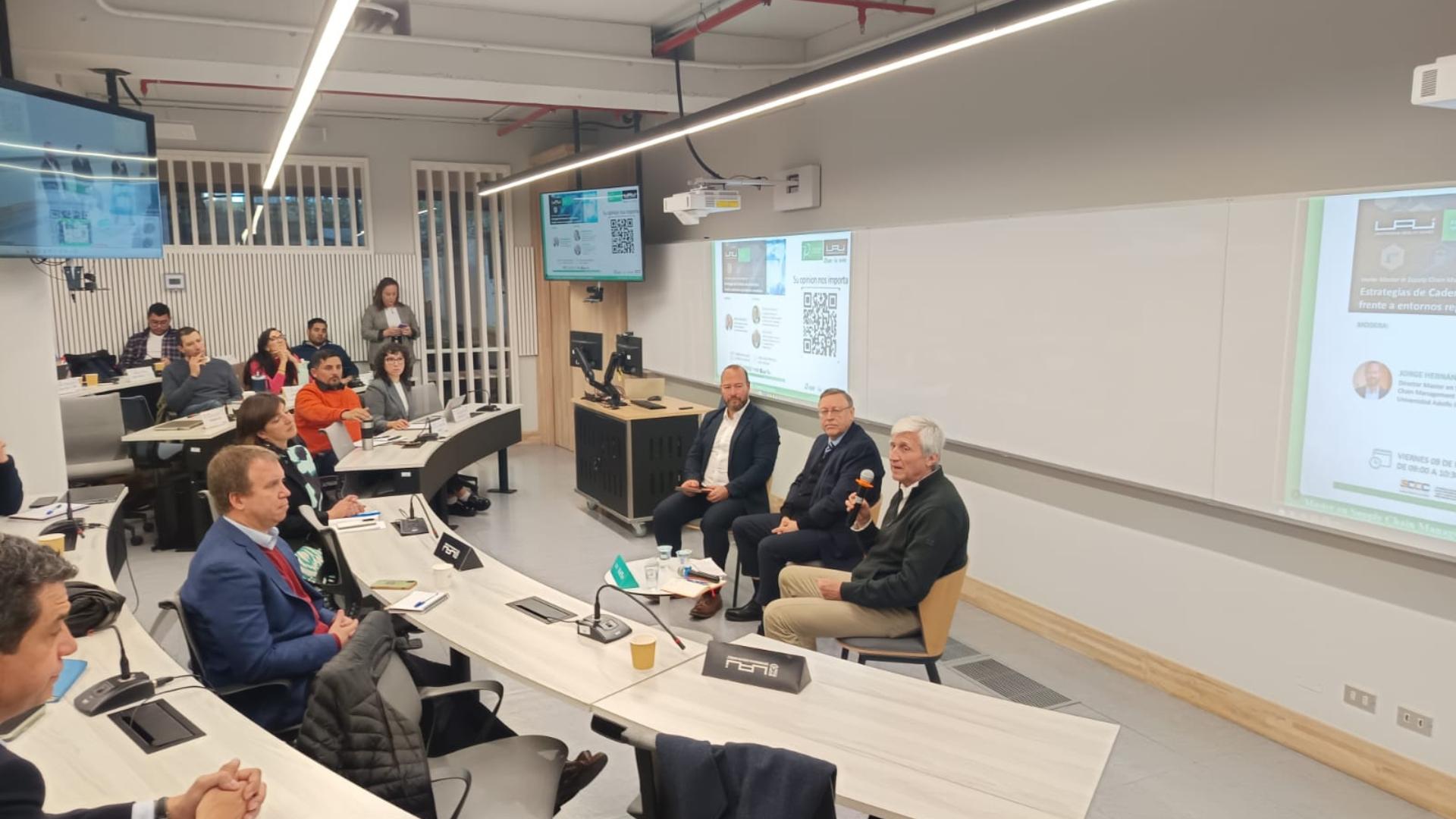 Seminario abordó rol de las estrategias de cadenas de suministro en entornos regulatorios complejos