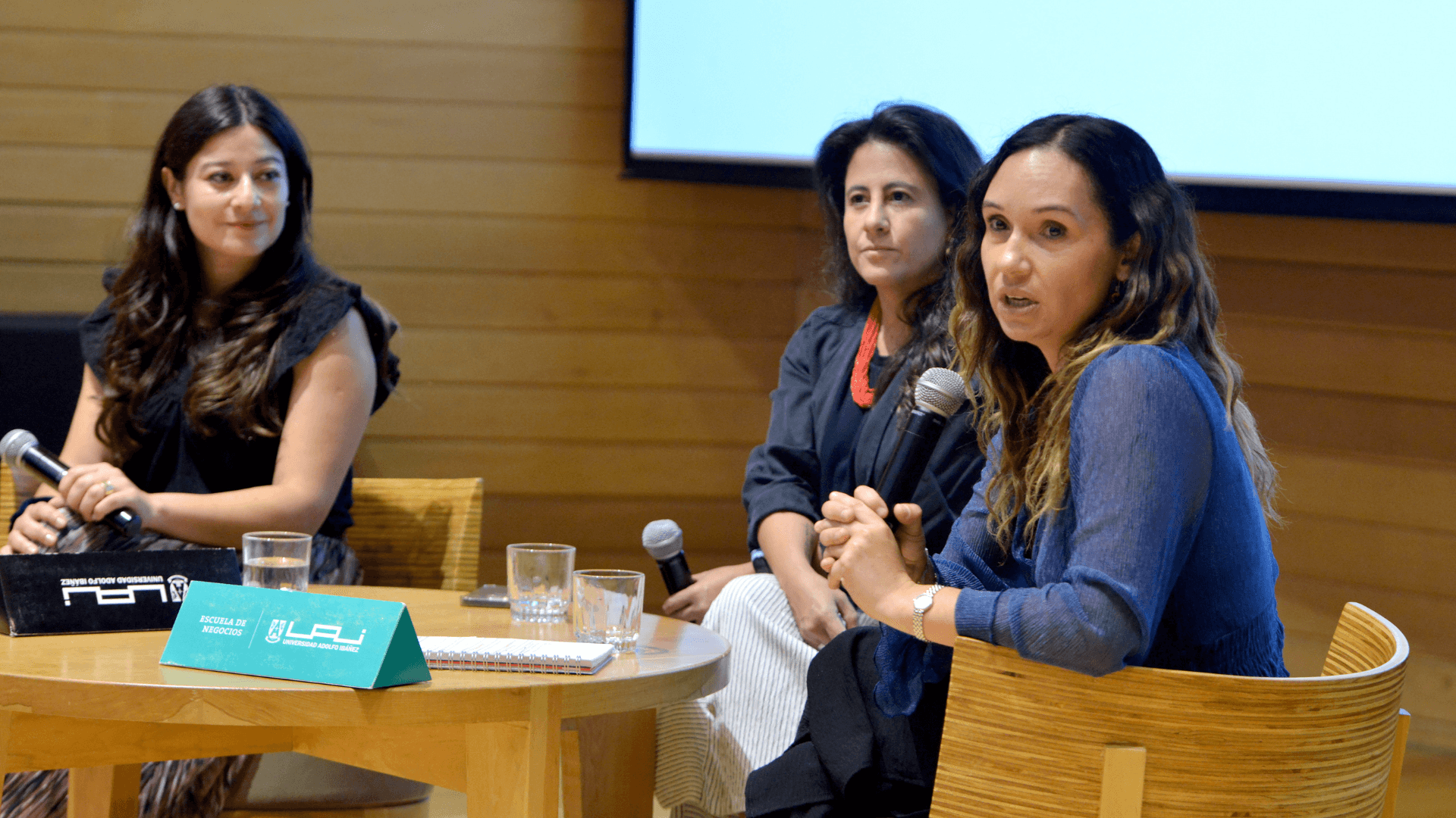 Trayectorias UAI: dos ingenieras comerciales y sus recorridos en el ámbito social y financiero